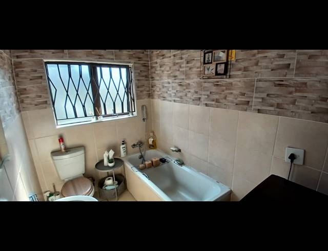 3 BEDROOM FREEHOLD FOR SALE IN JACKAROO PARK